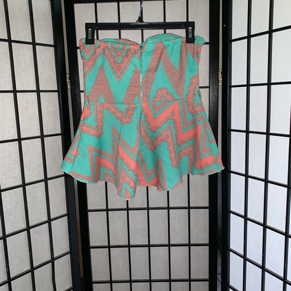 Peplum sleeveless top 🦠 - Picture 3 of 4